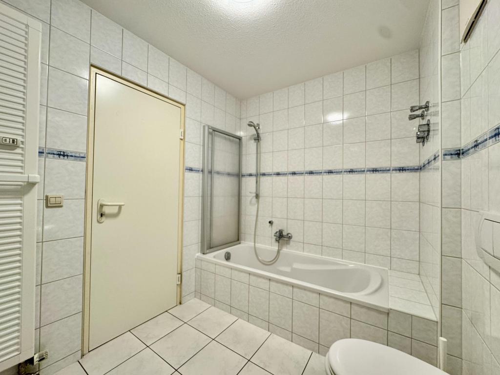 Helle 2-Raum-Wohnung in zentraler Innenstadtlage mit Balkon und Tiefgaragenstellplatz - Photo 5