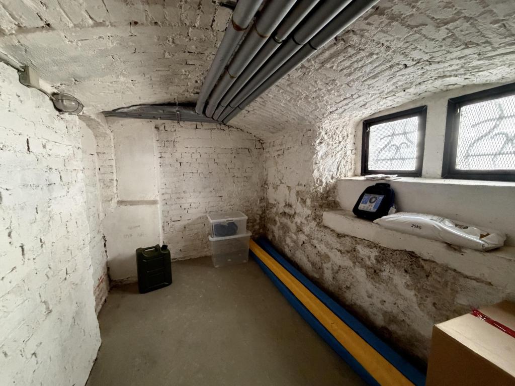 Helle Zwei-Raum-Maisonette-Wohnung mit offenem Grundriss und Einbauküche - Photo 5