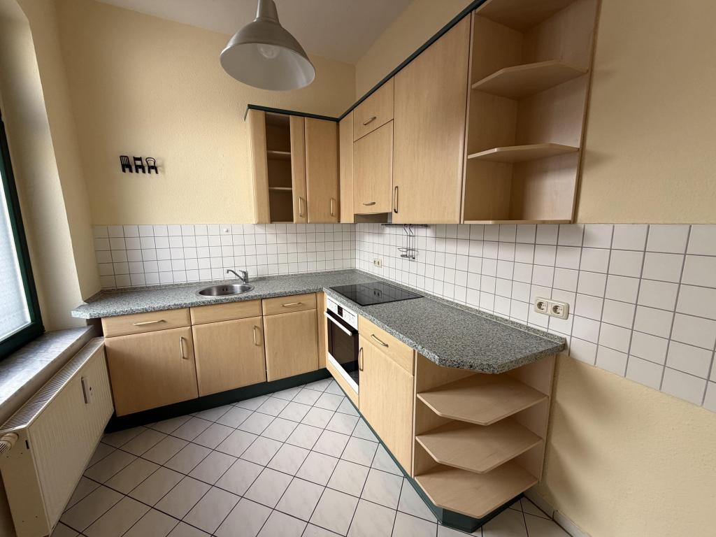 Helle Zwei-Raum-Maisonette-Wohnung mit offenem Grundriss und Einbauküche - Photo 1