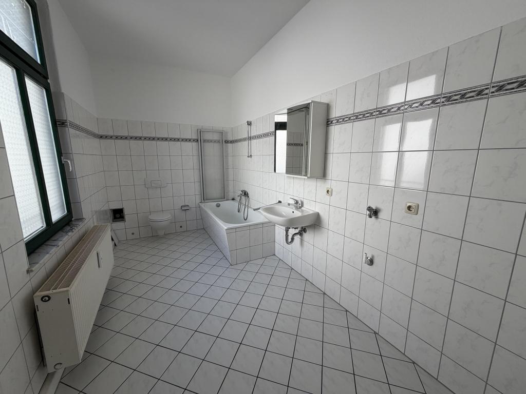 Helle Zwei-Raum-Maisonette-Wohnung mit offenem Grundriss und Einbauküche - Photo 2