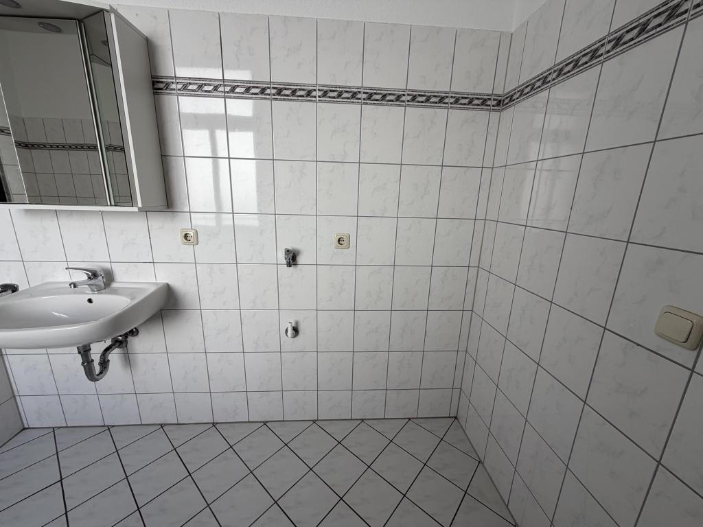 Helle Zwei-Raum-Maisonette-Wohnung mit offenem Grundriss und Einbauküche - Photo 4