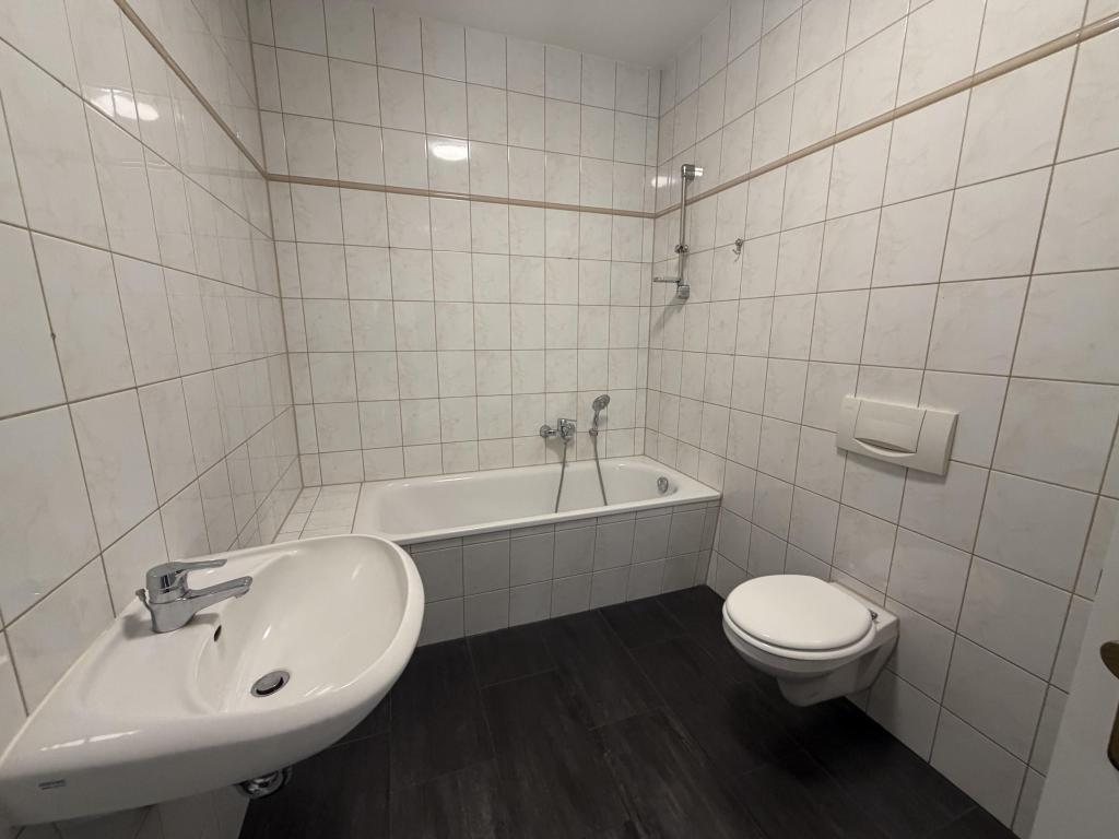 Helle Altbauwohnung mit zwei Zimmern in zentraler Lage - Foto 2