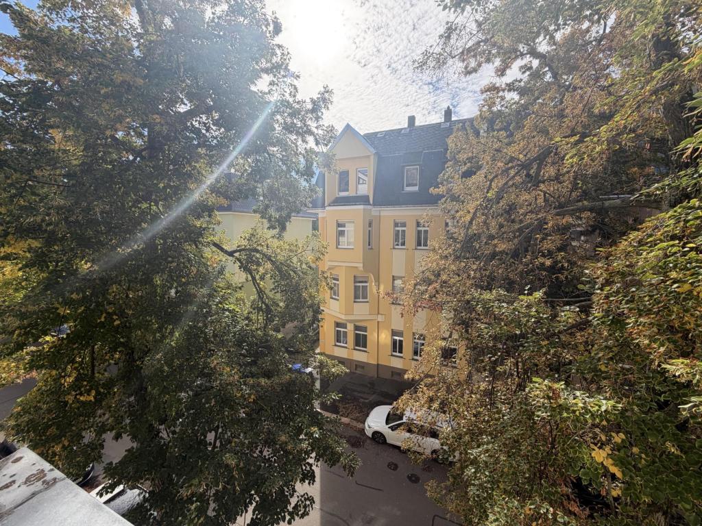 Helle Altbauwohnung mit zwei Zimmern in zentraler Lage - Foto 4