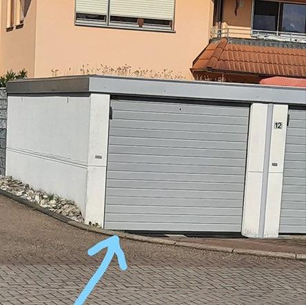 linke Garage mit elektr Tor.jpg