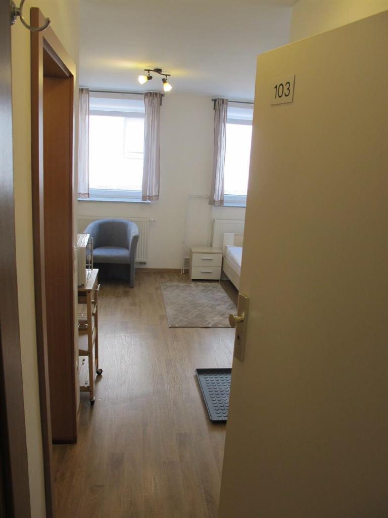 Helles, modern möbliertes Appartement in zentrumsnaher Lage Augsburgs - Foto 2