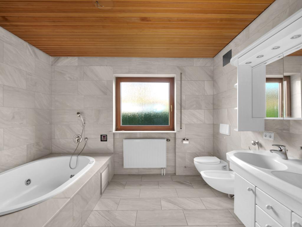 Badezimmer EG
