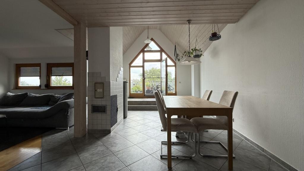 Geschmackvolle 3,5-Zimmer-Dachgeschosswohnung zentral in Crailsheim zur Miete ab 01.11. frei - Photo 2