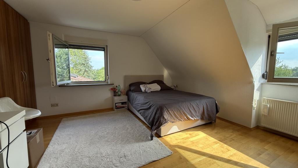 Geschmackvolle 3,5-Zimmer-Dachgeschosswohnung zentral in Crailsheim zur Miete ab 01.11. frei - Photo 3