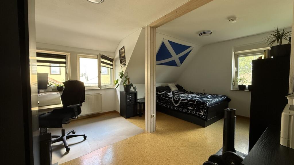 Geschmackvolle 3,5-Zimmer-Dachgeschosswohnung zentral in Crailsheim zur Miete ab 01.11. frei - Photo 4