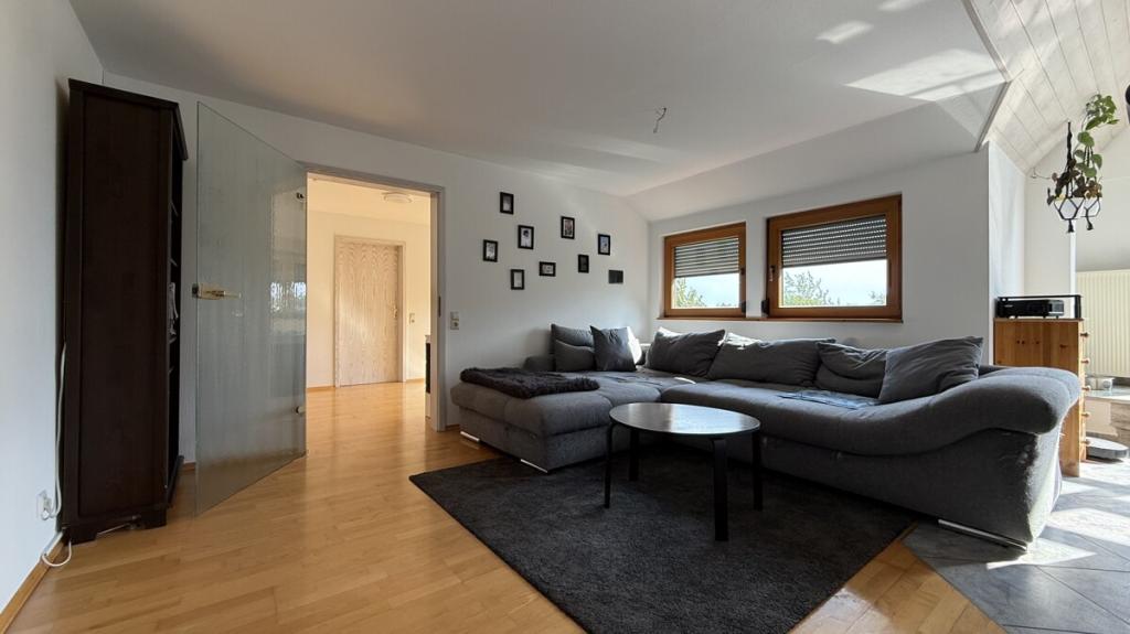 Geschmackvolle 3,5-Zimmer-Dachgeschosswohnung zentral in Crailsheim zur Miete ab 01.11. frei - Photo 1