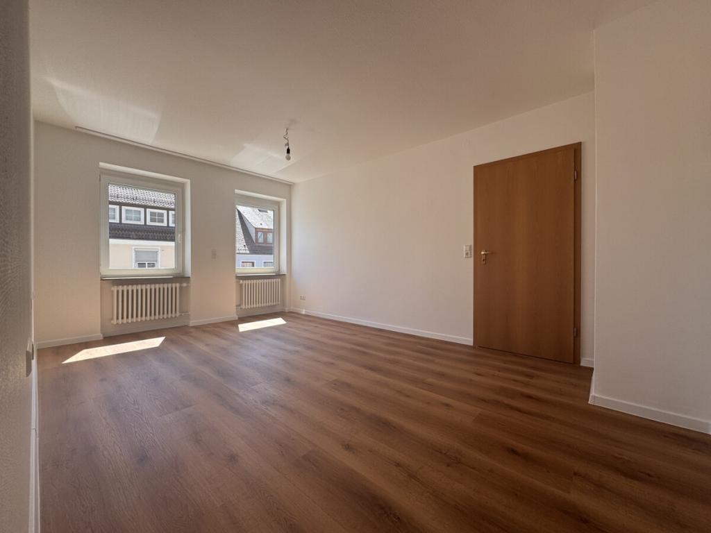 Frisch renovierte Wohnung mit 3,5-Zimmer im 2.OG in der Innenstadt - Photo 2