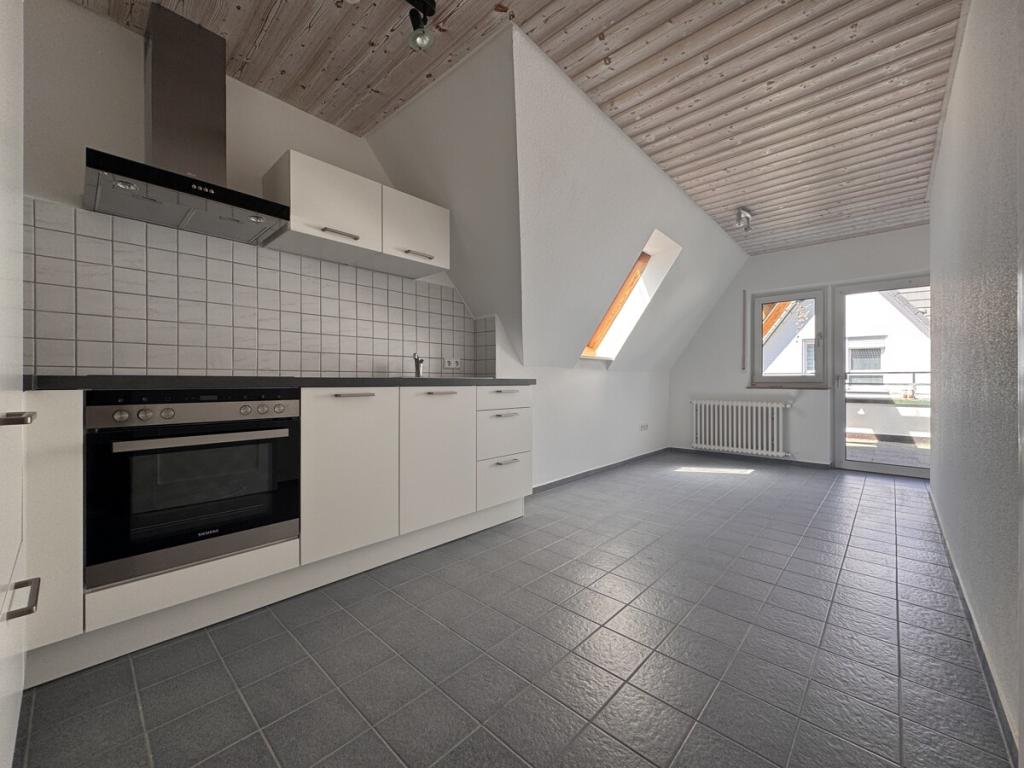 Frisch renovierte Wohnung mit 2,5-Zimmer im DG in der Innenstadt - Photo 1