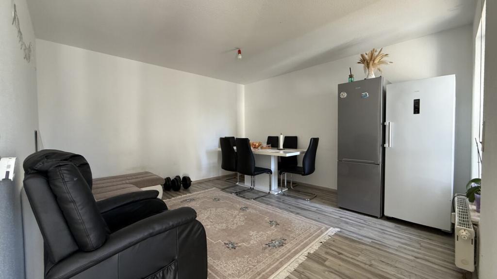 nett 2-Zimmer-Wohnung mit Balkon und Stellplatz ab 01.12. frei - Photo 2