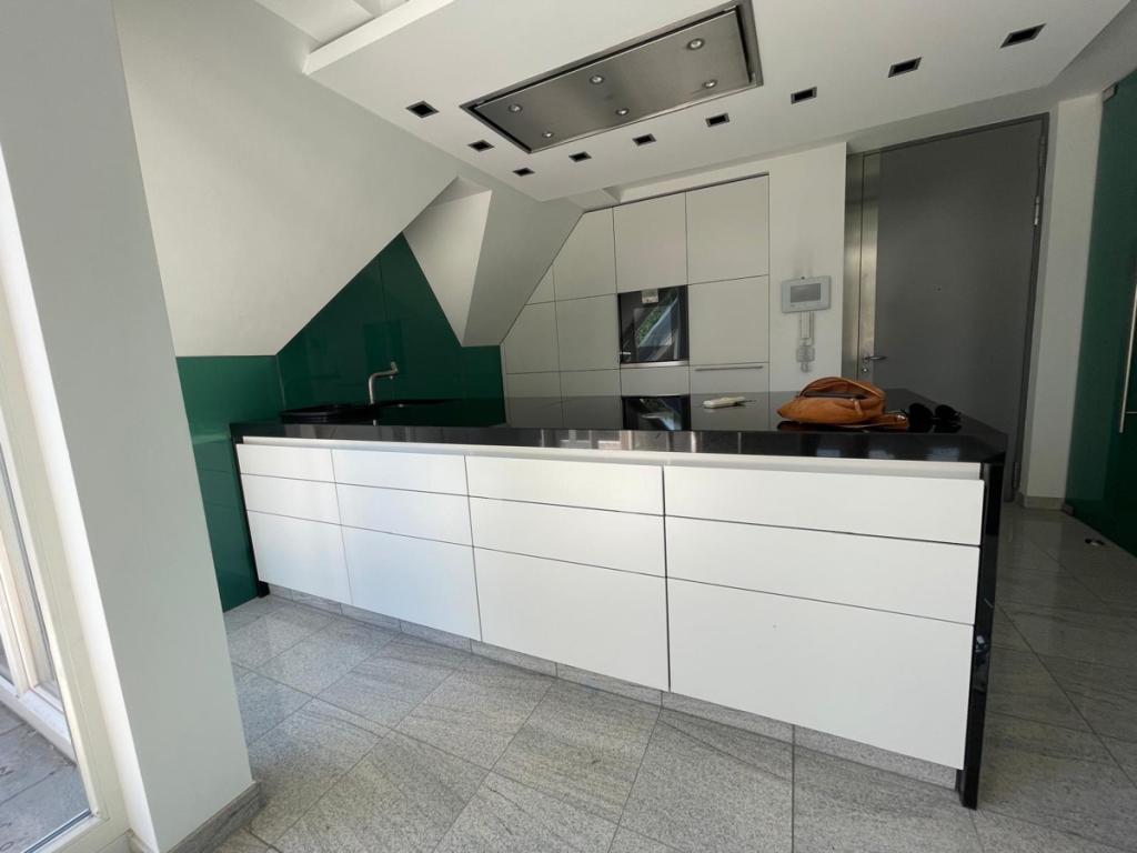 ***HOCHWERTIGE Klimatisierte Dachgeschoss-Wohnung am Rosengarten IN MZ-TOPLAGE! *** - Photo 2