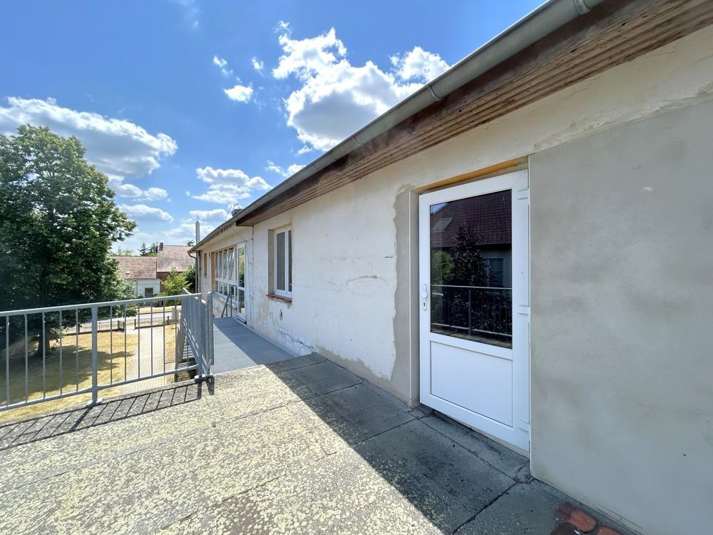 Terrasse über der Veranda mit Eingang zum Obergeschoss