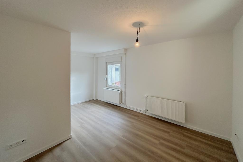 hofseitiges Schlafzimmer