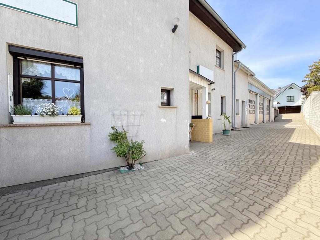 gepflasterter Innehof