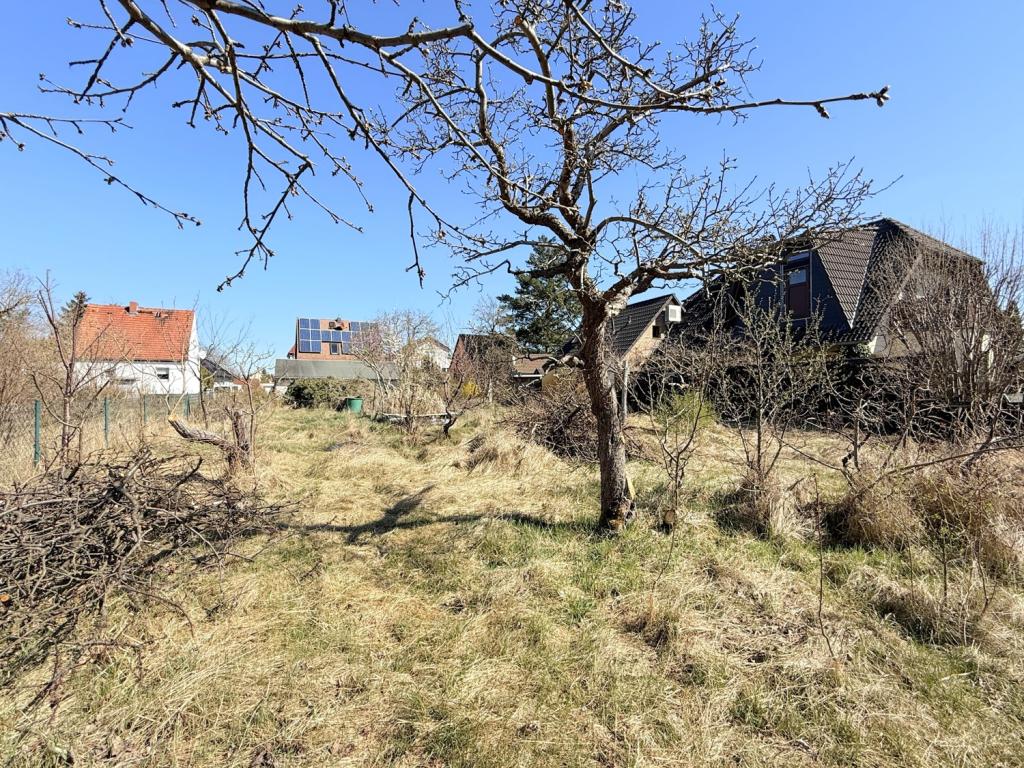 Garten hin dem Nebengebäude