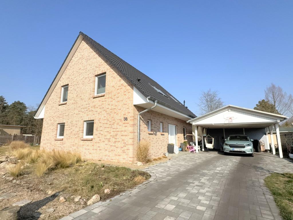 gepflasterte Auffahrt