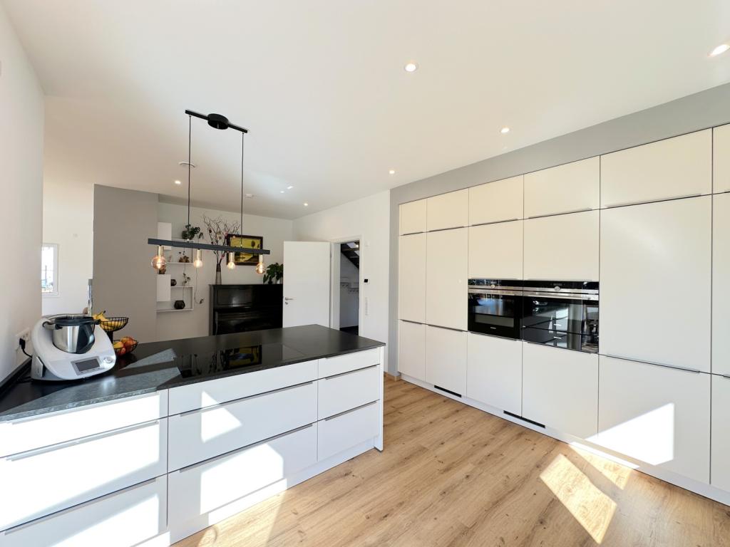 Küche mit Kochinsel