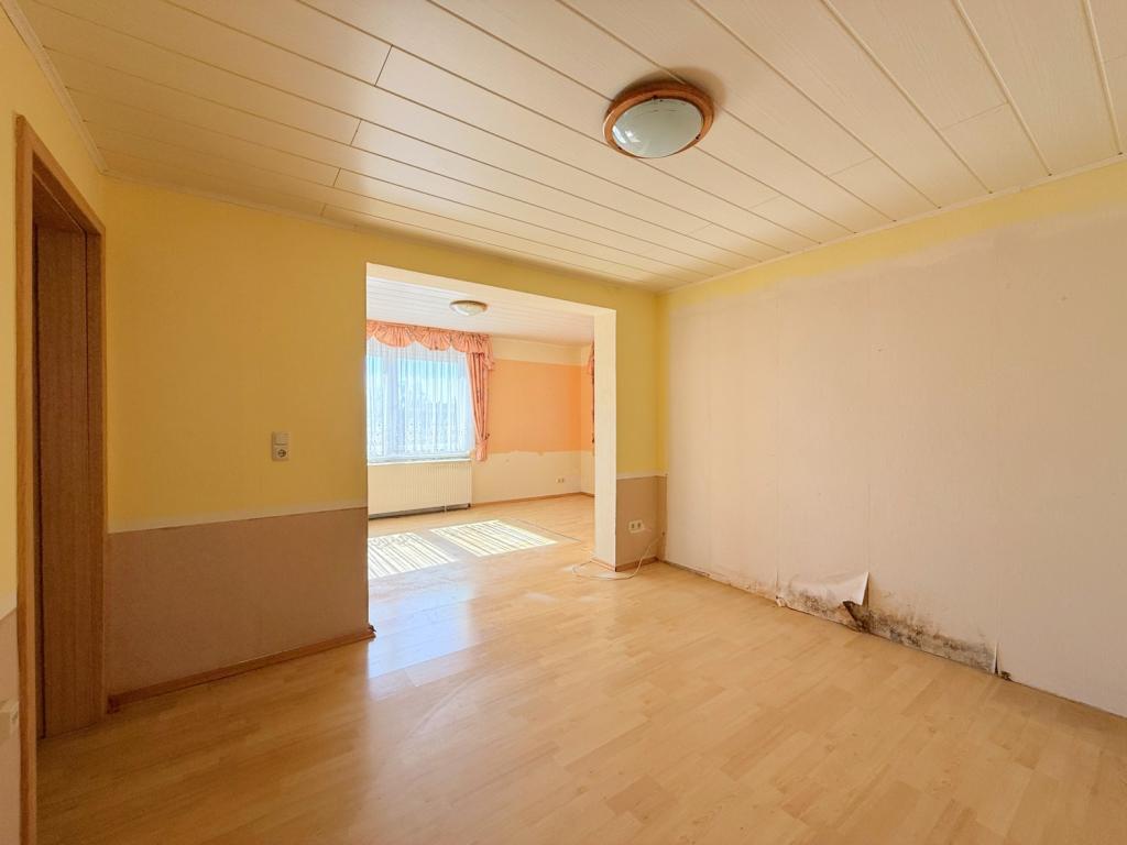 Essbereich mit großer Wandöffnung