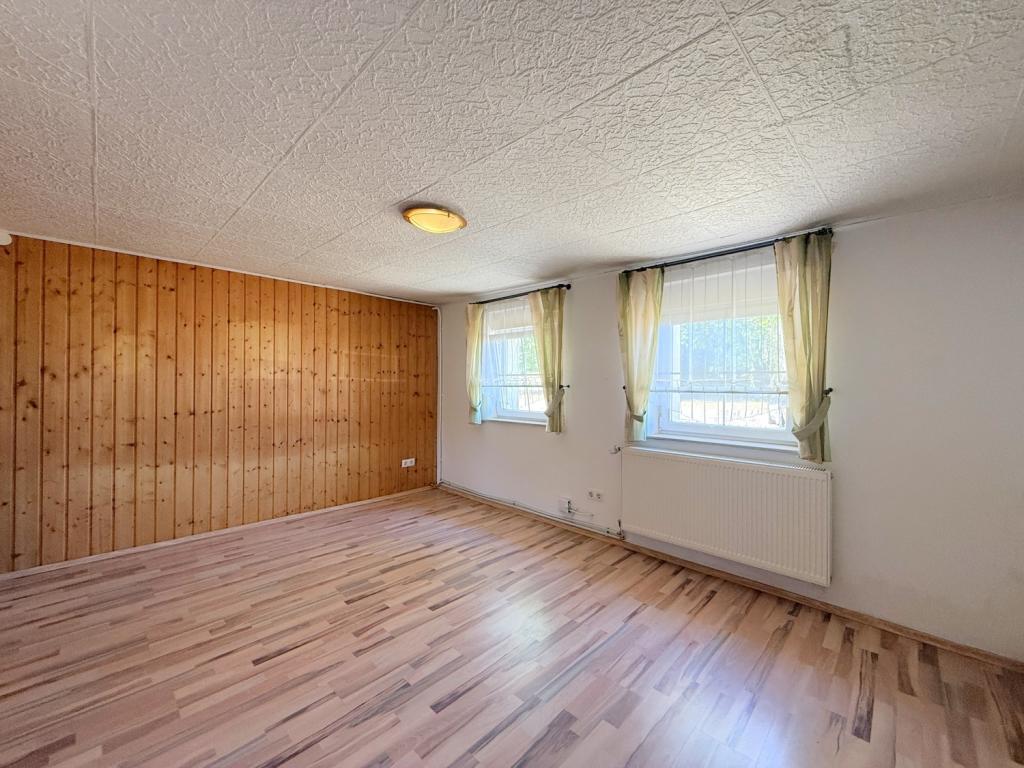 straßenseitiges Wohnzimmer