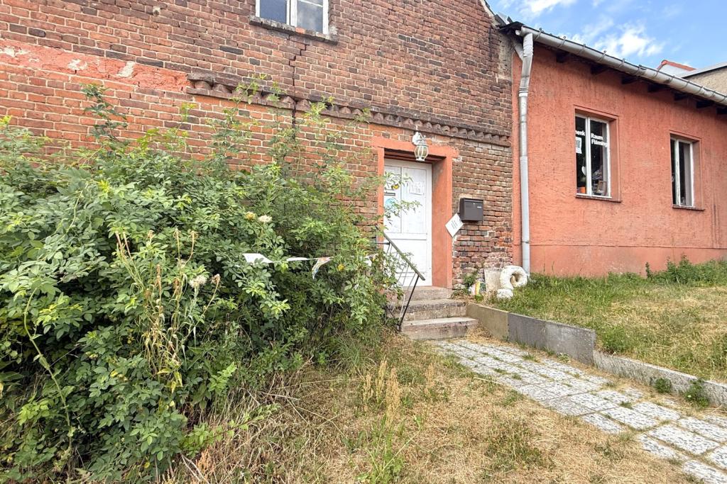 separater Eingang zum Nebengebäude mit eigener Hausnummer