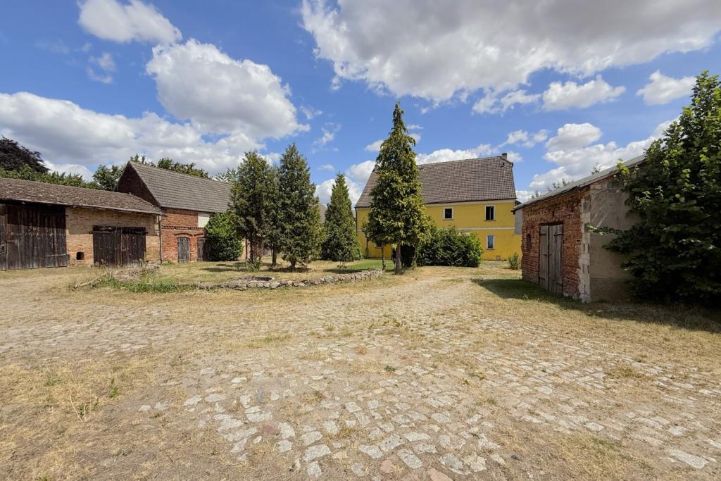 ca. 2.287 m² Grundstück