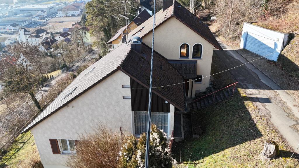 Immobilie in Horb am Neckar - Sehr solides Wohnhaus mit großer Doppelgarage -  KEINE Erschließungskosten für Käufer !!! - Bild 3