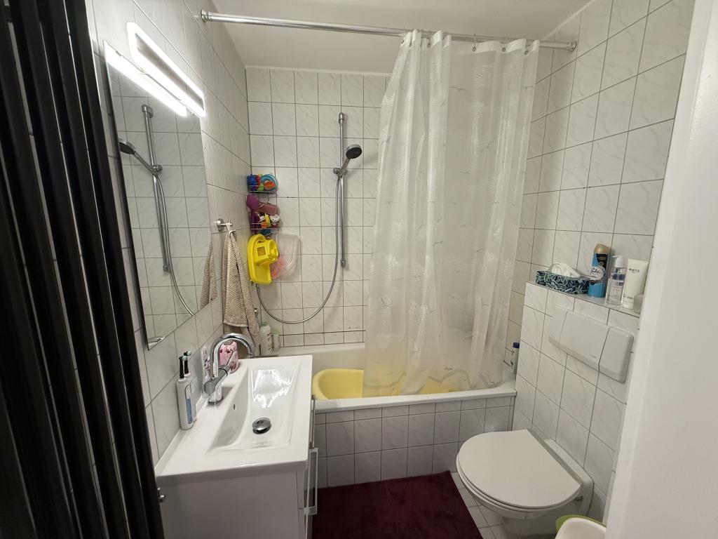 Badezimmer mit Wanne