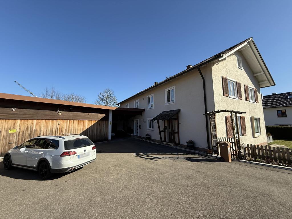 2 Garagen und 1 Carport
