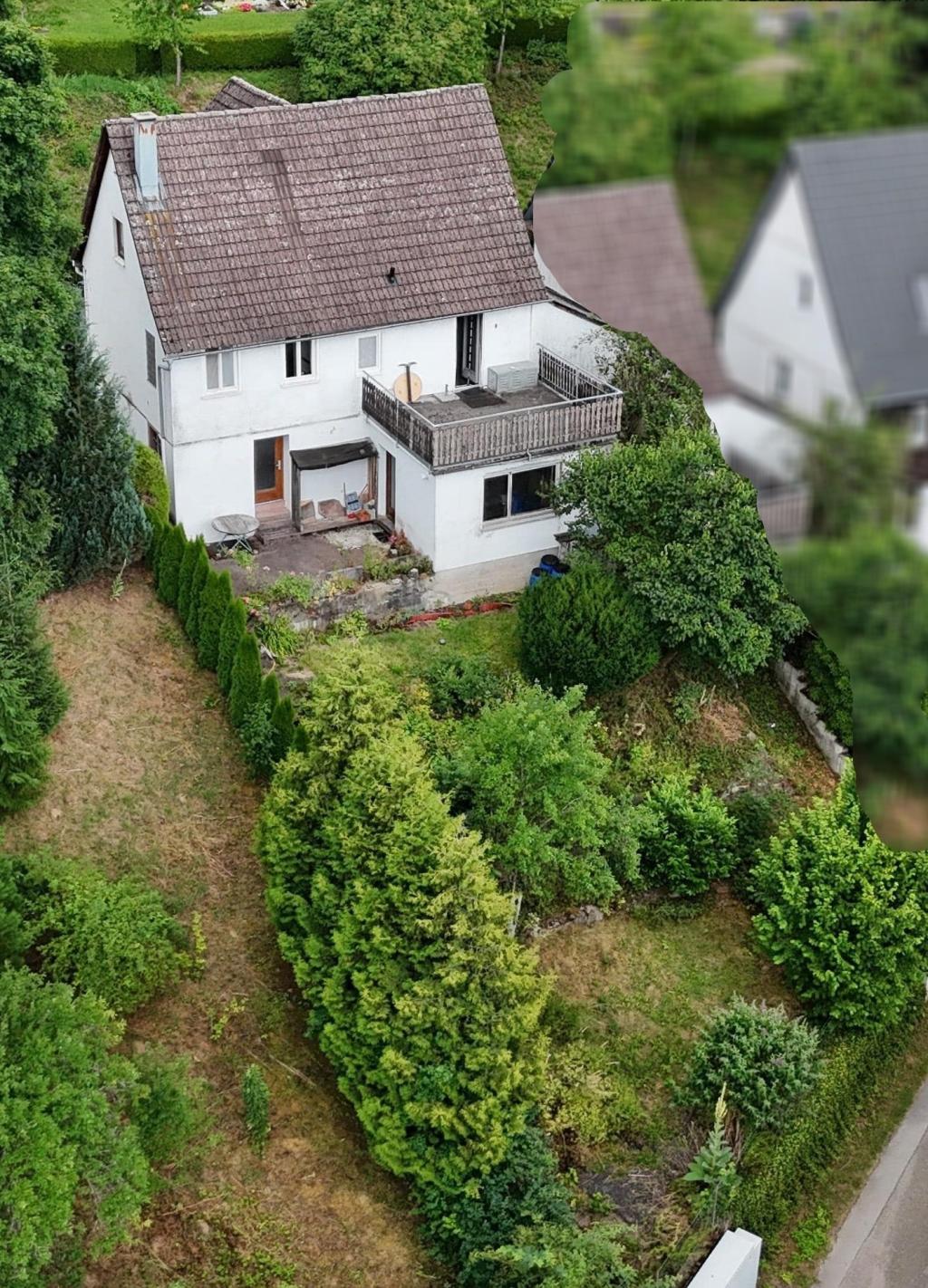 Wohnhaus mit schönem Grundstück
