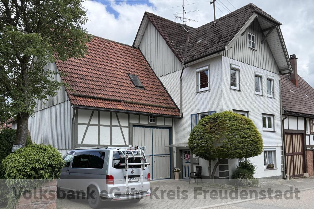 Großzügiges 1-2 Familienhaus