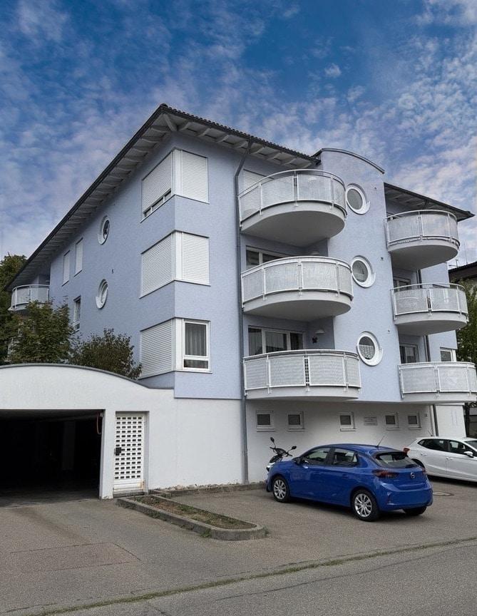 Helle 4-Zimmer-Wohnung mit Balkon, Einbauküche und Tiefgaragenstellplatz - Foto 2