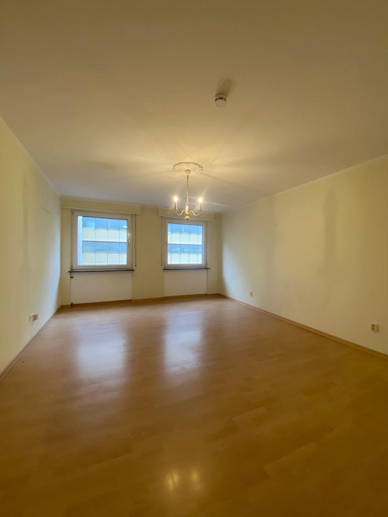 <h1 class="md:text-xl md:leading-6 mt-4 md:mt-10 lg:mb-6 mb-3 text-primary-500 font-semibold text-base leading-5"> Wohnung in Mannheim (Oststadt) </h1> - Foto 3