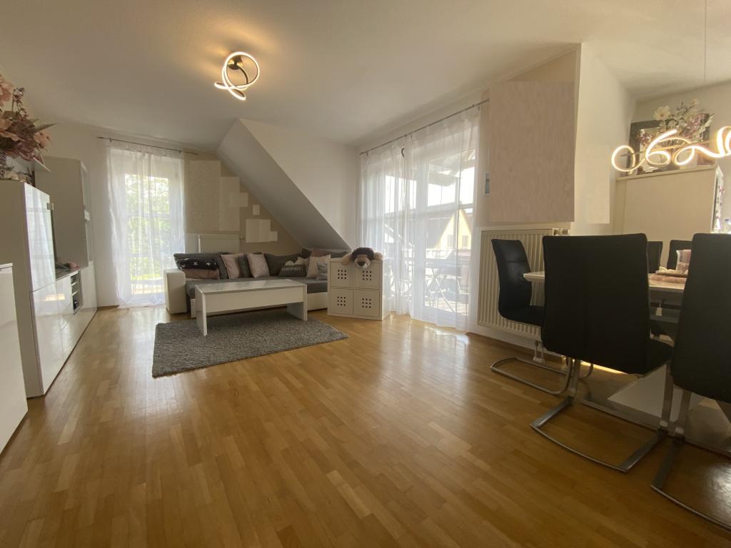 Wohn-Essbereich OG links