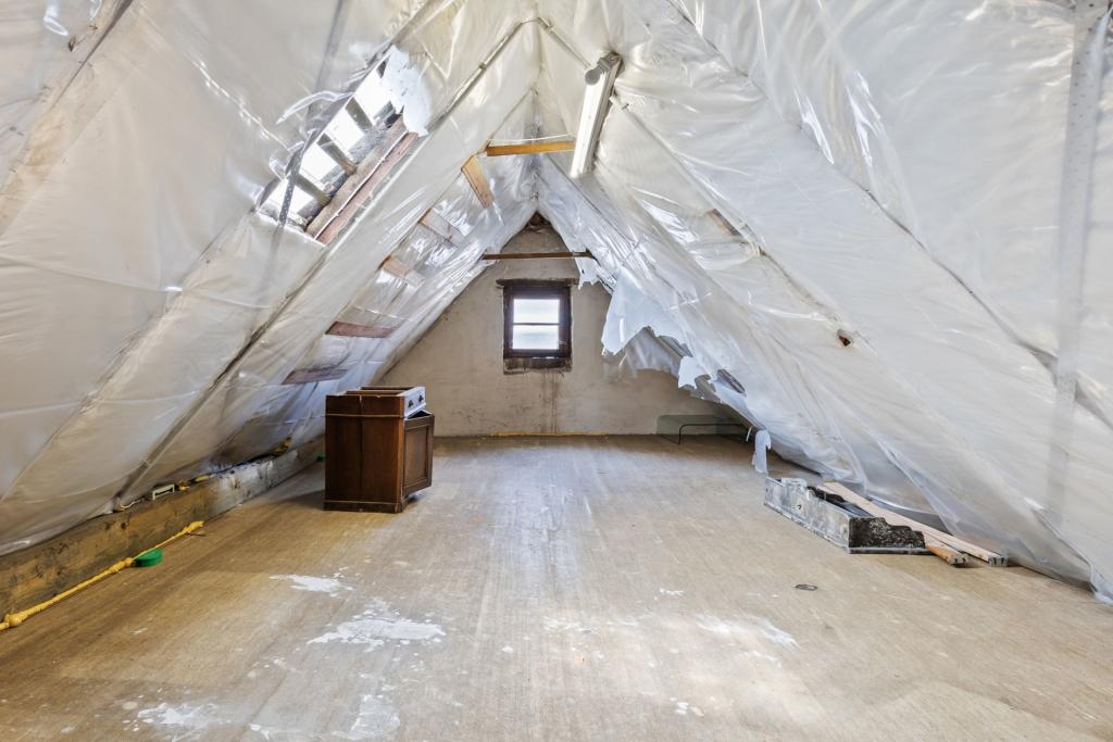 Zimmer im Dachboden - nicht ausgebaut 
