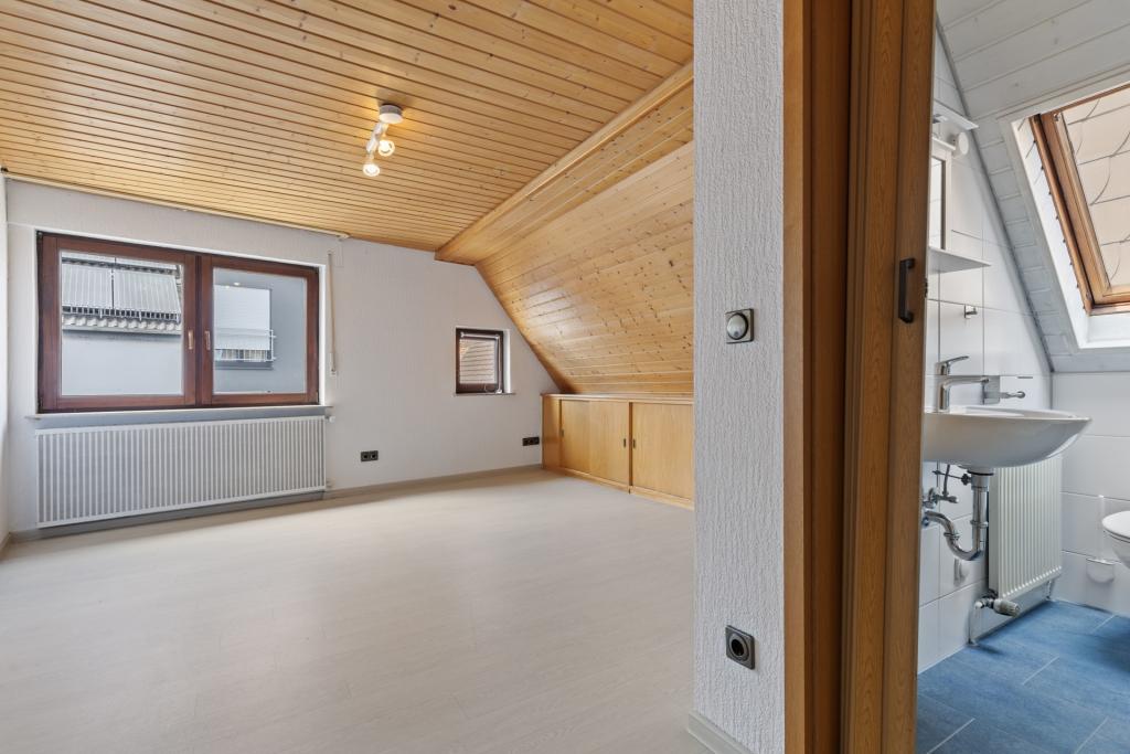 Schlafzimmer 1 + Badezimmer 1 - DG