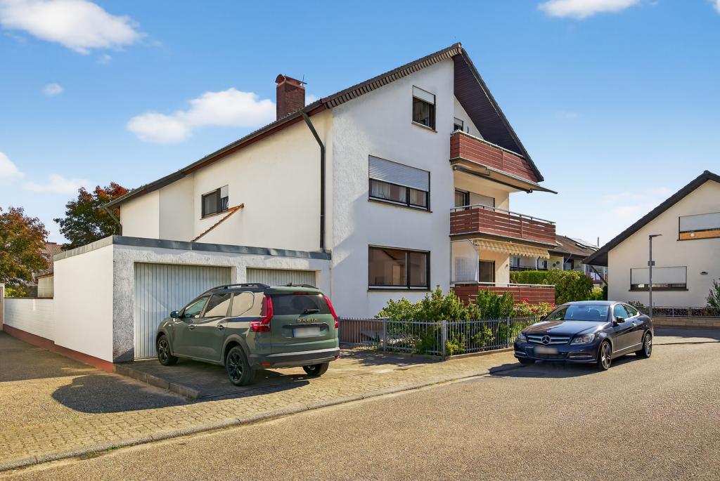 Seitenansicht + Garagen