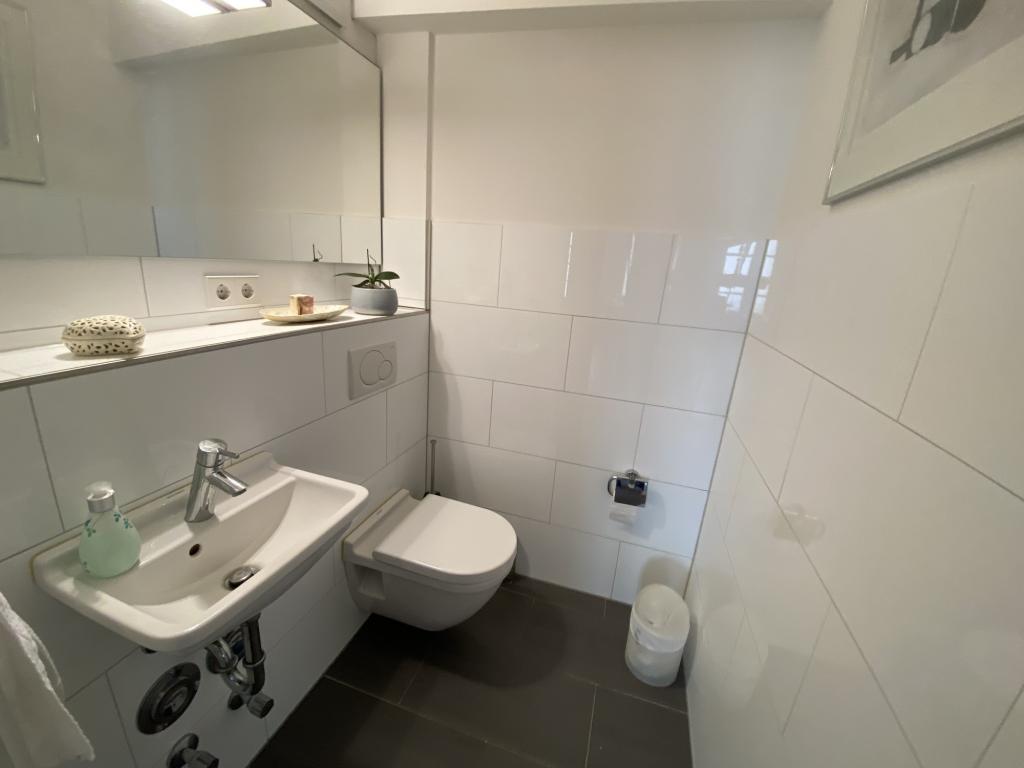 separates WC