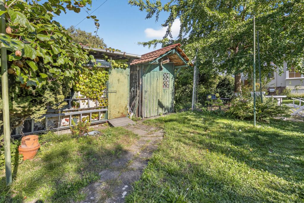 Garten und Gartenhütte
