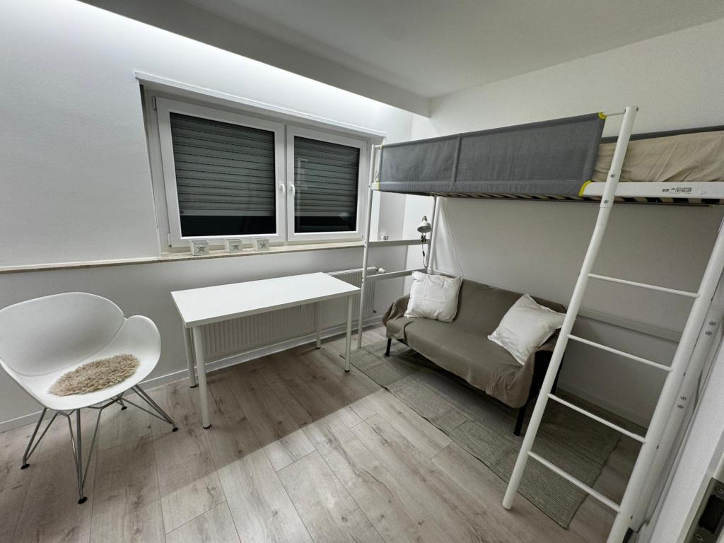 WG-Zimmer für Studierende in ruhiger Lage von Karlsruhe-Wolfartsweier - Foto 1