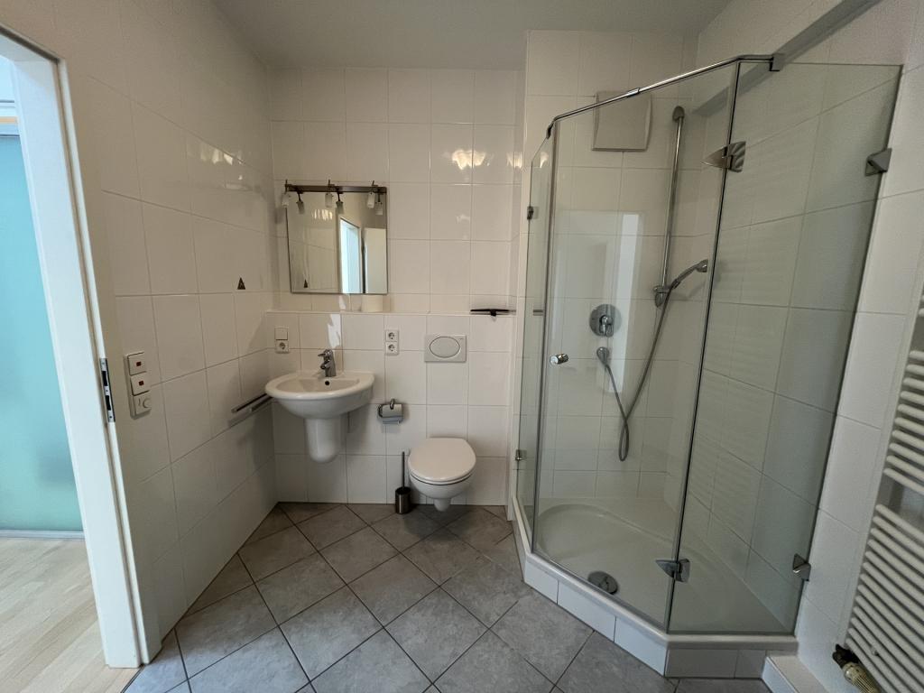 Großzügiges Wohnen in Bestlage: Gepflegte 4-Zimmer-Wohnung mit zwei Bädern und Südbalkon - Foto 4