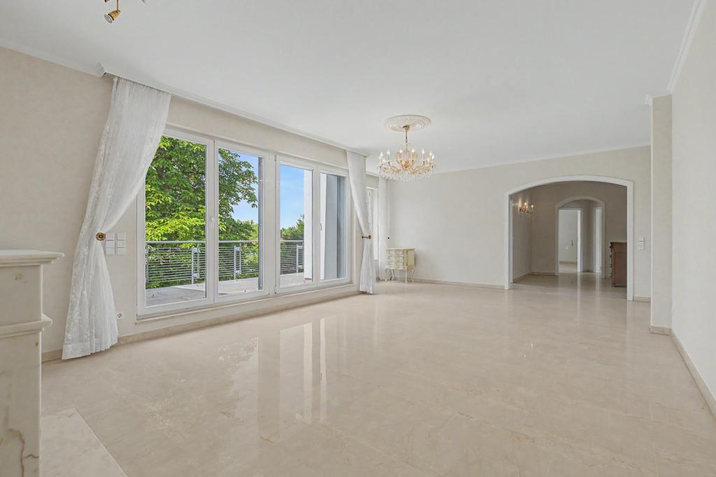 Exklusives Wohnen auf 176 m² – Penthouse mit 2 Terrassen, Kamin und neuer Einbauküche - Photo 2