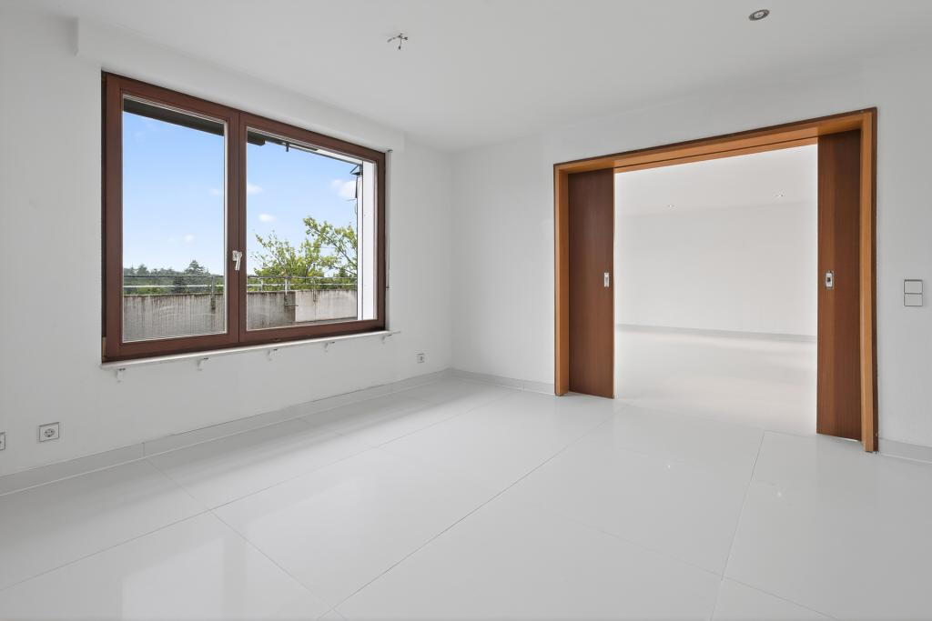 Elegantes Penthouse mit 180° Dachterrasse und hellem Wohnkonzept - Photo 4
