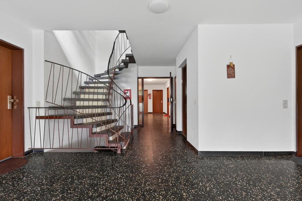 Elegantes Penthouse mit 180° Dachterrasse und hellem Wohnkonzept - Photo 2