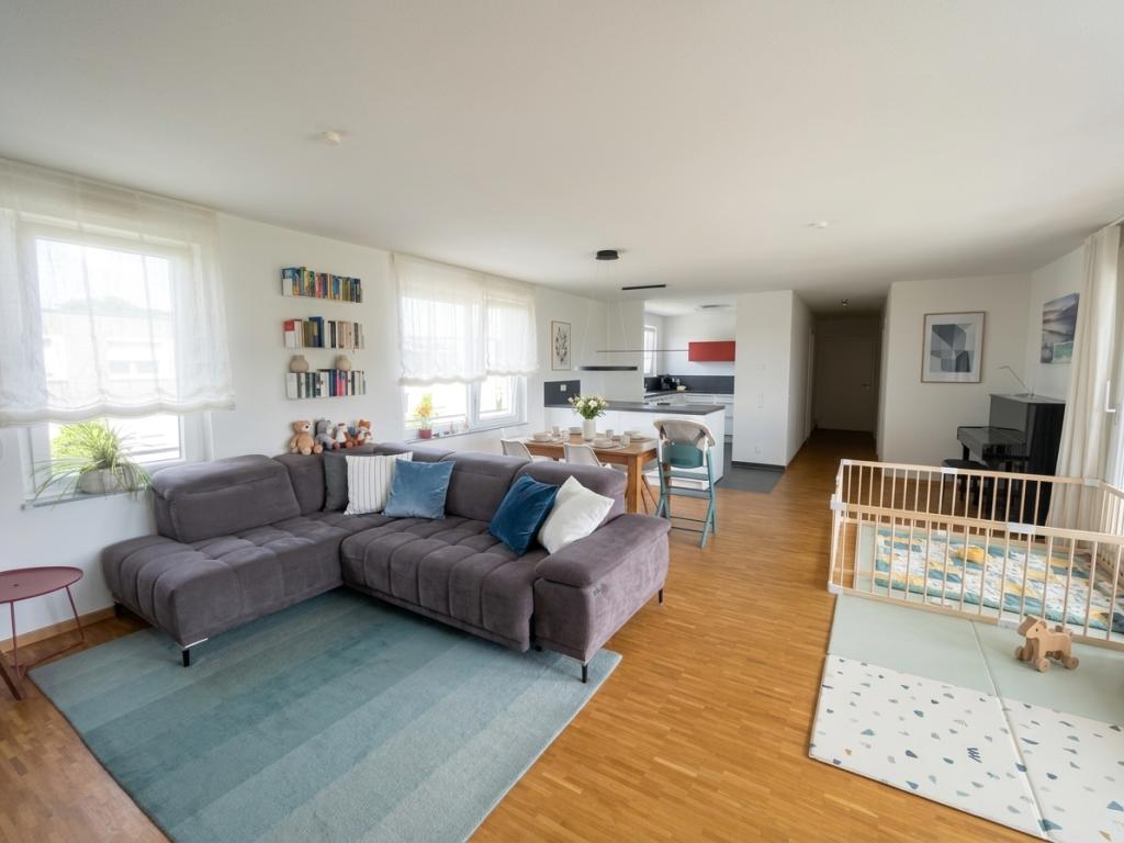 Exklusive 4-Zimmer-Wohnung mit 144 m² Wohnfläche und Dachterrasse in familienfreundlicher Lage - Foto 1