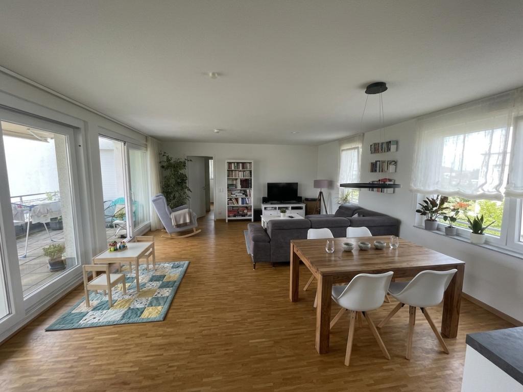 Exklusive 4-Zimmer-Wohnung mit 144 m² Wohnfläche und Dachterrasse in familienfreundlicher Lage - Foto 2