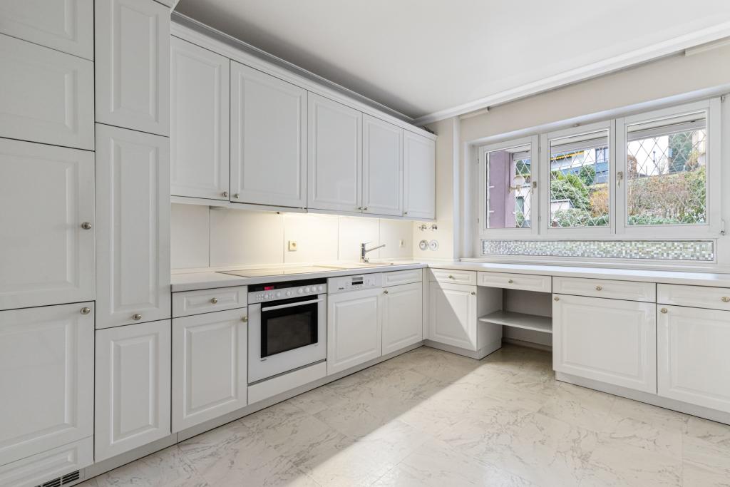 Exklusive & großzügige 3 Zimmer-Whg. in prominenter Lage in Baden-Baden! Mit Aufzug & TG-Stellplatz! - Foto 5