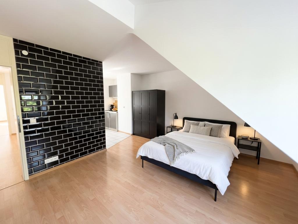 Bezugsfreie Maisonette-Wohnung nahe dem Erbprinz: möbliert & perfekt für eine 3er-WG - Foto 3